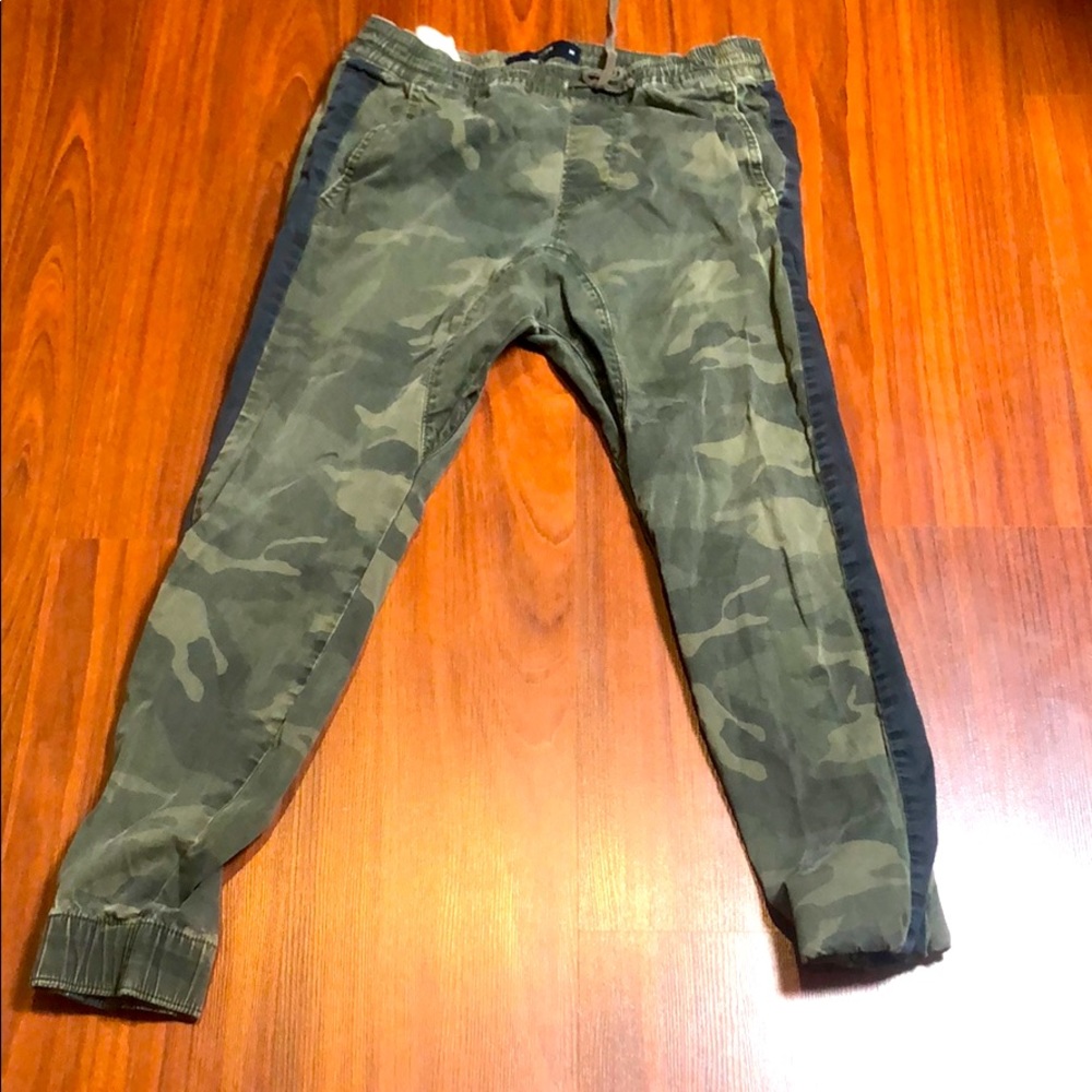 Hollister Men’s joggers